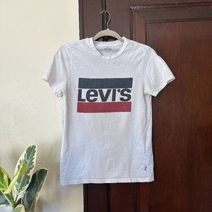 Cute Levi's Brand Tee